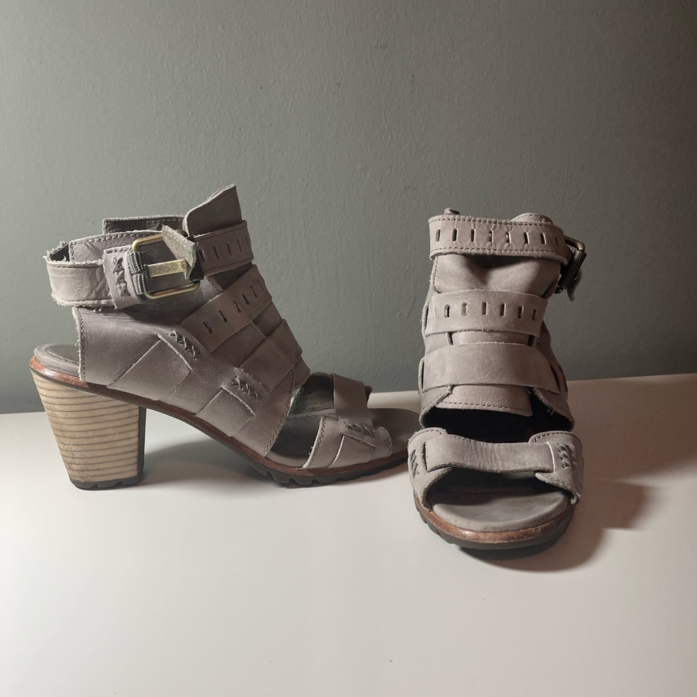 Gray Sorel Sandals 6.5
